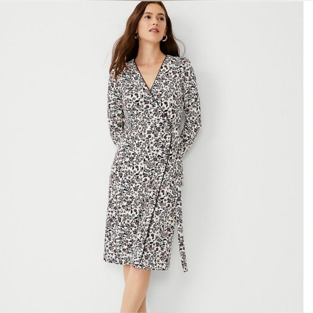 Ann Taylor winter white floral wrap‎ stretch feminine Women's dress Size L